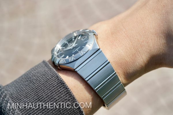 Omega Constellation Quartz 35mm Black 123.10.35.60.01.001 - Hình ảnh 15