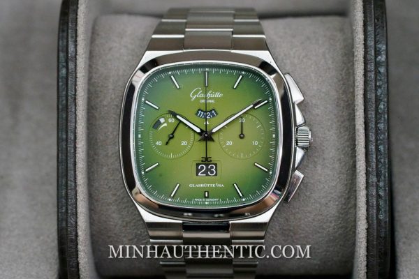 Glashutte Original Seventies Chronograph Panorama Date “Fab Green” 1-37-02-09-02-70