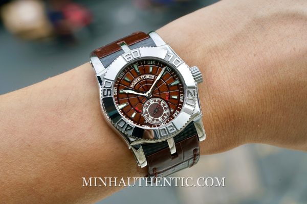 Roger Dubuis Easy Diver 40mm SE40 14 9 B.53R