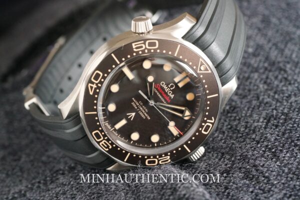 Omega Seamaster Diver 300m 007 Edition 210.92.42.20.01.001 - Hình ảnh 6