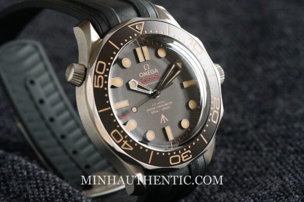 Omega Seamaster Diver 300m 007 Edition 210.92.42.20.01.001