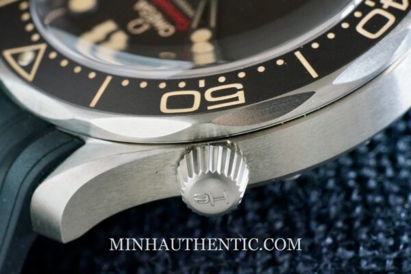 Omega Seamaster Diver 300m 007 Edition 210.92.42.20.01.001 - Hình ảnh 15