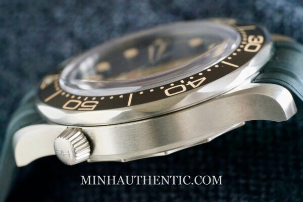 Omega Seamaster Diver 300m 007 Edition 210.92.42.20.01.001 - Hình ảnh 14