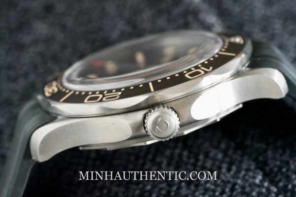 Omega Seamaster Diver 300m 007 Edition 210.92.42.20.01.001 - Hình ảnh 13