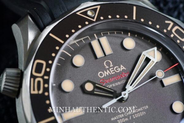 Omega Seamaster Diver 300m 007 Edition 210.92.42.20.01.001 - Hình ảnh 11