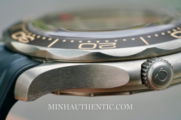 Omega Seamaster Diver 300m 007 Edition 210.92.42.20.01.001 - Hình ảnh 7