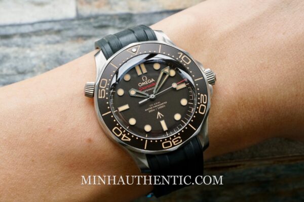 Omega Seamaster Diver 300m 007 Edition 210.92.42.20.01.001 - Hình ảnh 19