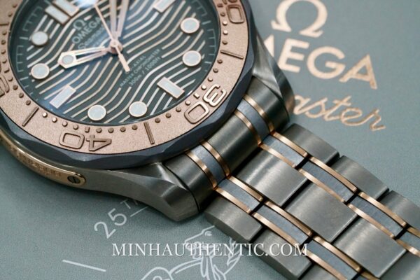 Omega Seamaster Diver 300M Titanium/Tantalum/Sedna Gold 210.60.42.20.99.001 - Hình ảnh 14