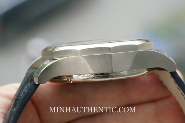 Corum Admiral's Cup Seafender Tourbillon GMT White Gold - Hình ảnh 10