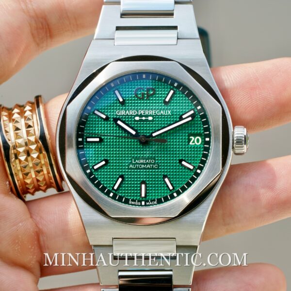 Girard Perrgaux Laureato 42mm Green 81010-11-3153-1CM