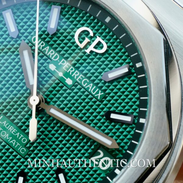 Girard Perrgaux Laureato 42mm Green 81010-11-3153-1CM 