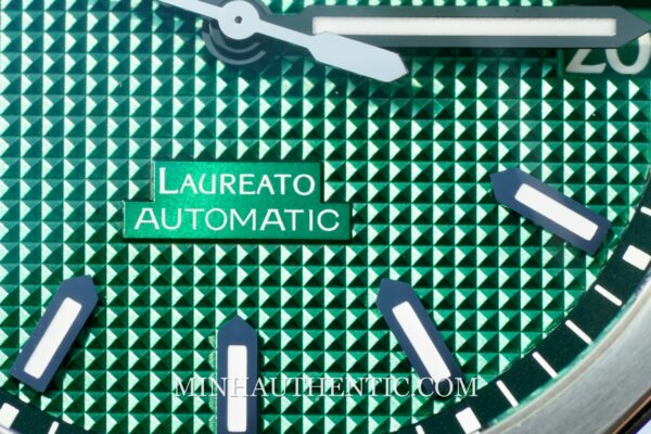Girard Perrgaux Laureato 42mm Green 81010-11-3153-1CM 