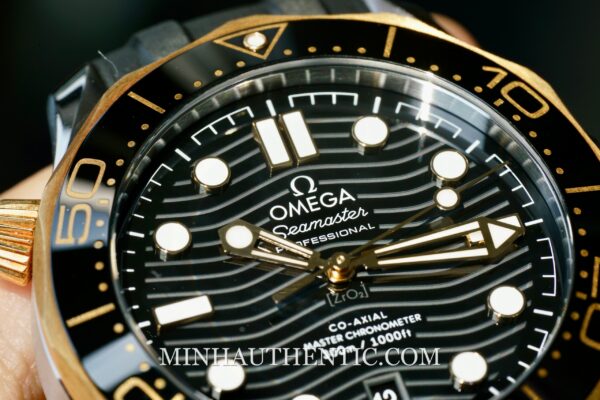 Omega Seamaster Diver 300m Yellow gold Steel Rubber 210.22.42.20.01.001