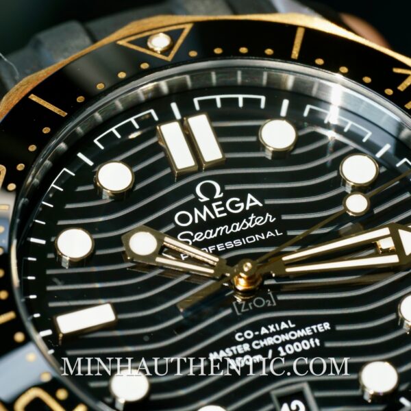 Omega Seamaster Diver 300m Yellow gold Steel Rubber 210.22.42.20.01.001